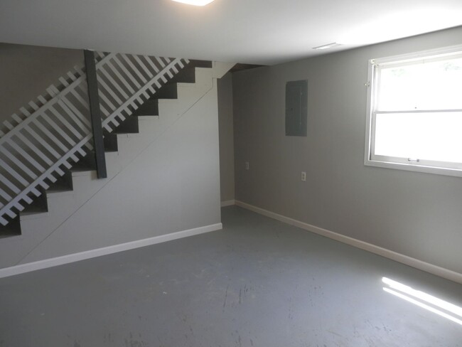 Building Photo - Great 2 Bedroom Duplex In SW Columbia!