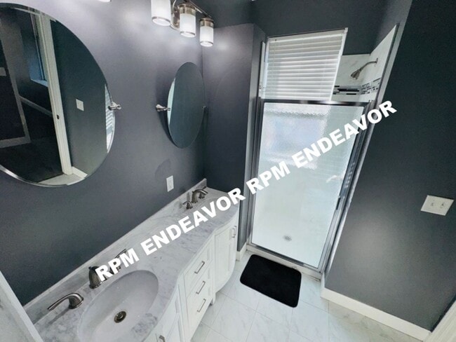 Building Photo - Stunning Tower Grove East 4 Bedroom 3.5 Bath Home