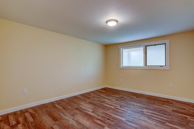Building Photo - Fully Remodeled 2 Bedroom Westside ADU on NW Portland Ave - River West Neighborhood