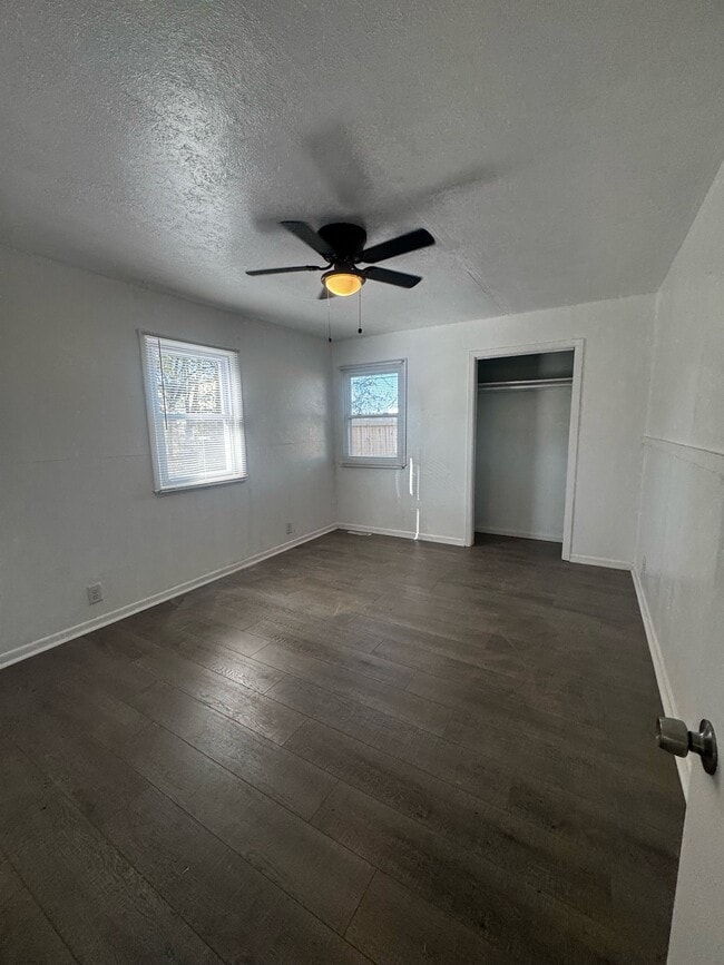 Building Photo - 526 Pershing Ave