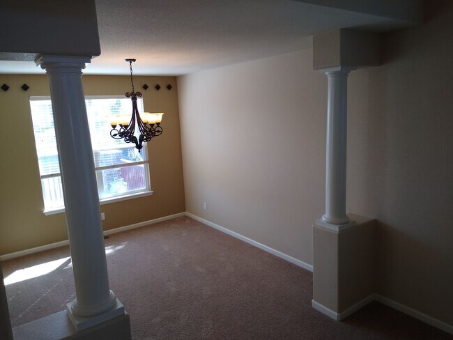 Building Photo - Absolutely Stunning West Arvada/Golden Gem...