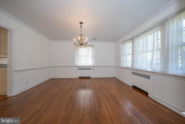 Building Photo - 714 Greythorne Rd
