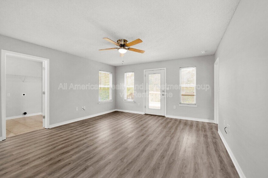 Building Photo - 648 Alysheba Dr