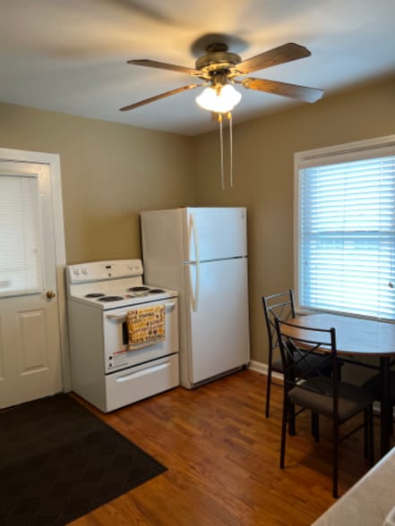 Building Photo - 2422 Jackson Ave