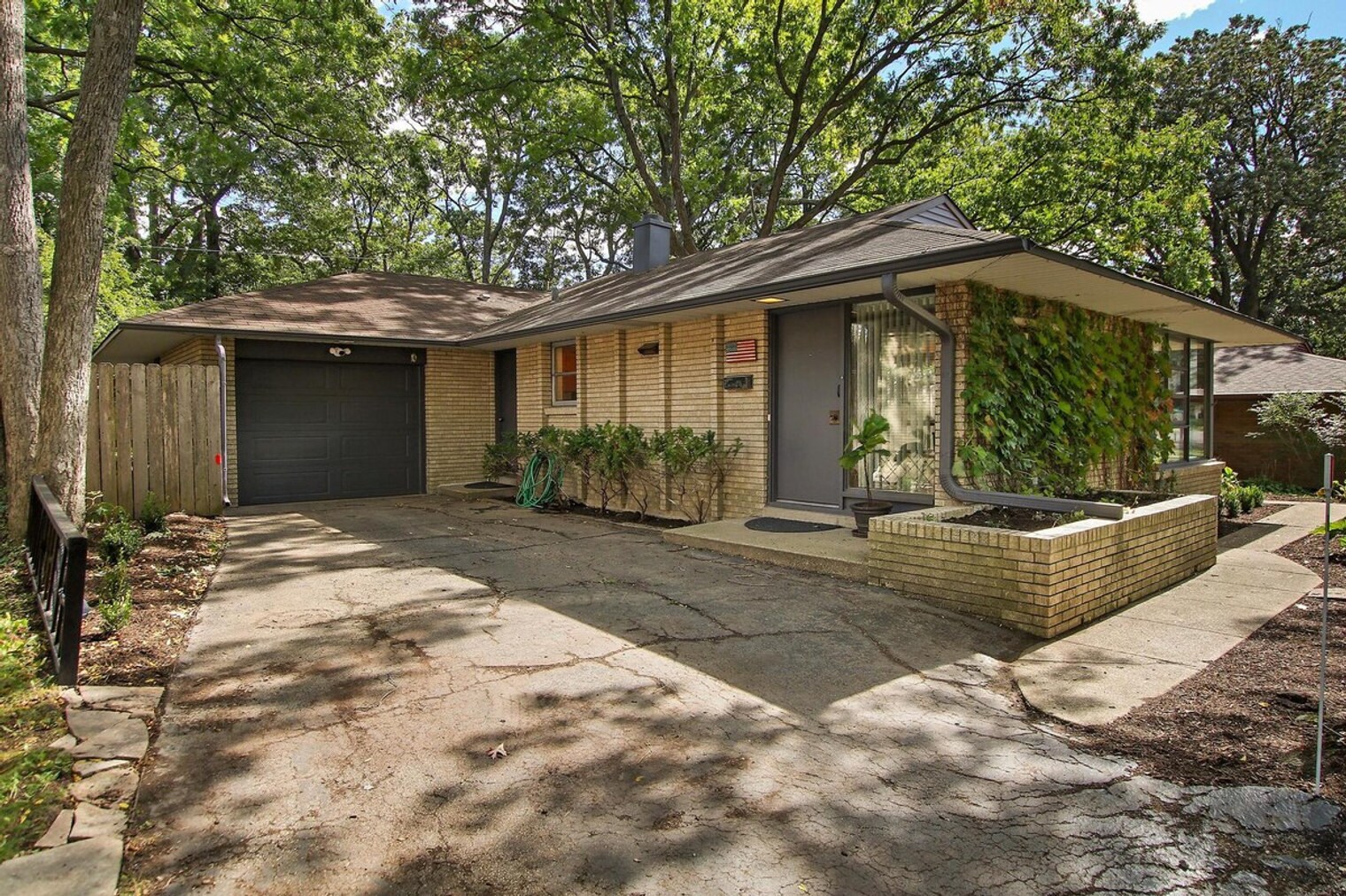 Building Photo - 2401 Hyde Park Ave