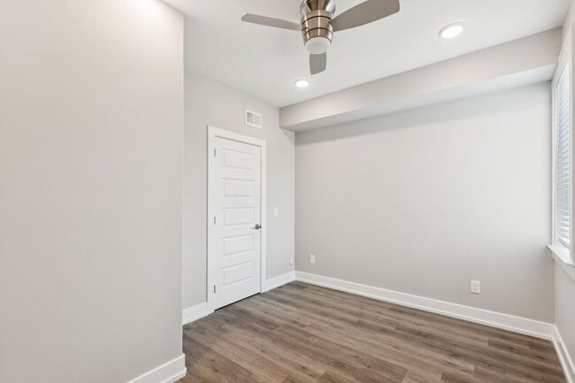 Building Photo - Chic 2-Bedroom Rental with Stunning Rooftop Deck & Modern Amenities in West Kensington!