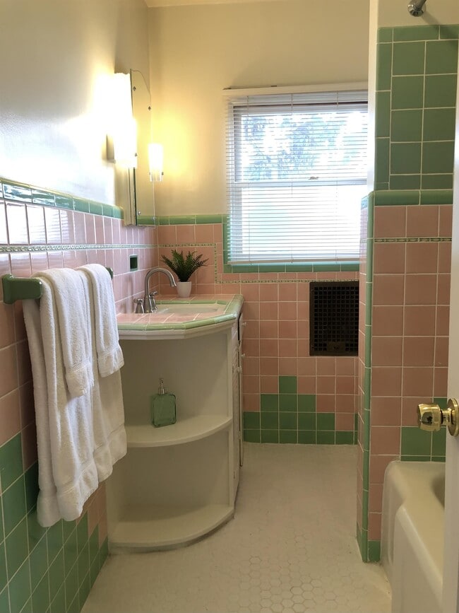 Building Photo - 4491 Coronado Ave