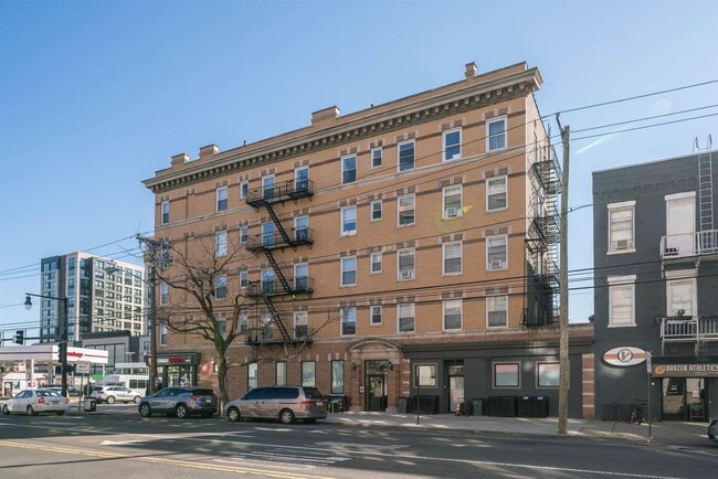 Building Photo - 1327 Willow Ave