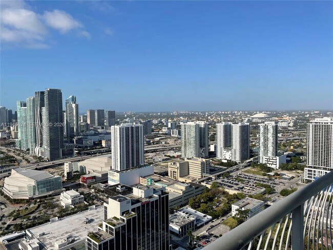 Building Photo - 1750 N Bayshore Dr