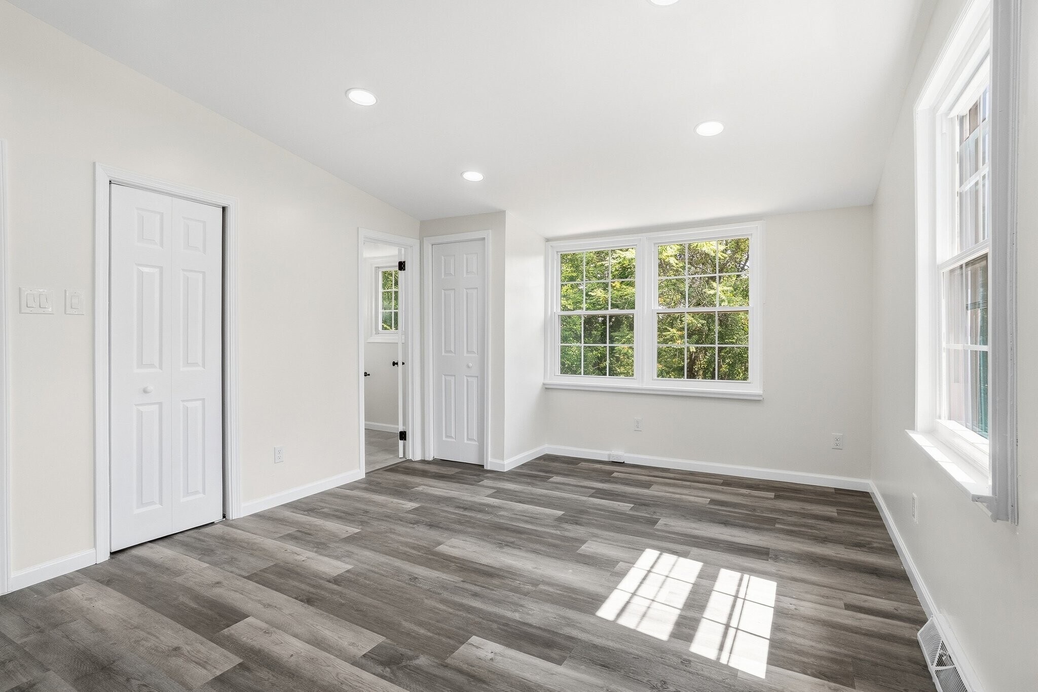 Building Photo - 165 Meadowbrook Dr