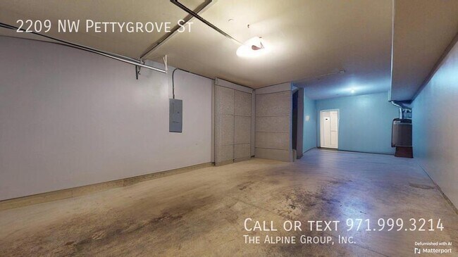 Building Photo - 2209 NW Pettygrove St