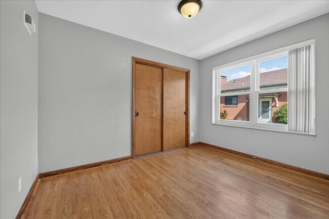 Building Photo - 5907-5909-5909 Jamieson Ave