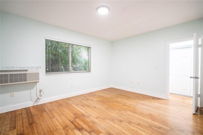 Building Photo - 7301 Carlyle Ave