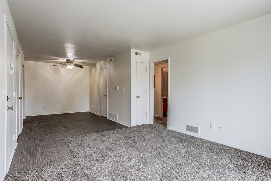 Building Photo - GolfView Apartments By The Bay