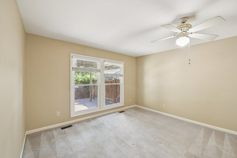 Building Photo - 507 Apple Ln