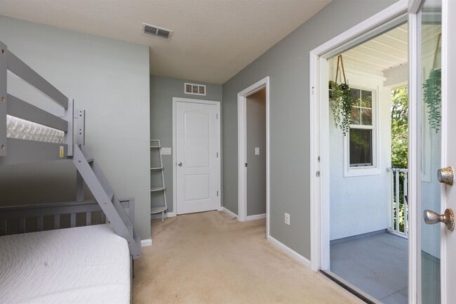 Building Photo - 58 Islander Cir
