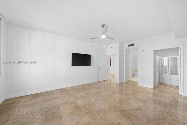 Building Photo - 3340 NE 190th St