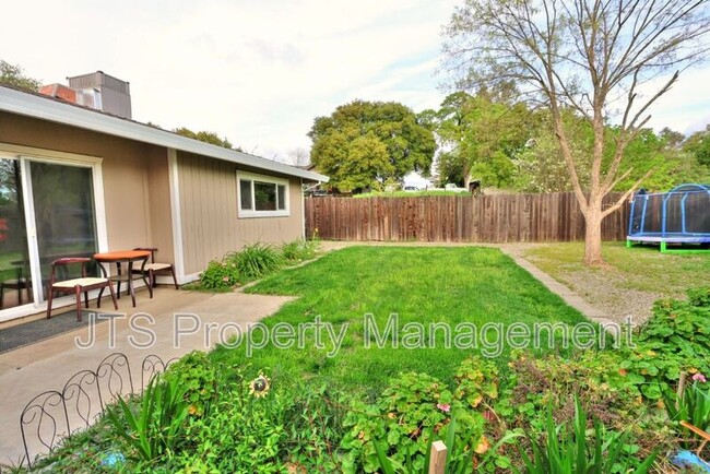 Building Photo - 8856 N Winding Way