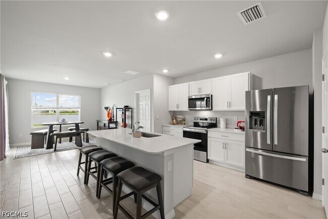 Building Photo - 2621 Table Coral Trl