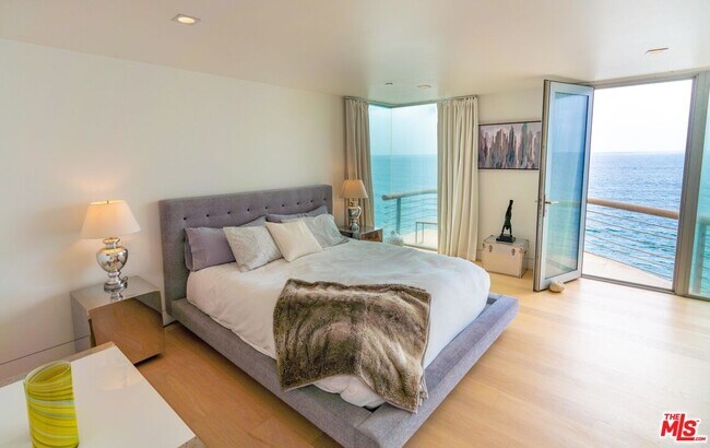 Building Photo - 27102 Malibu Cove Colony Dr