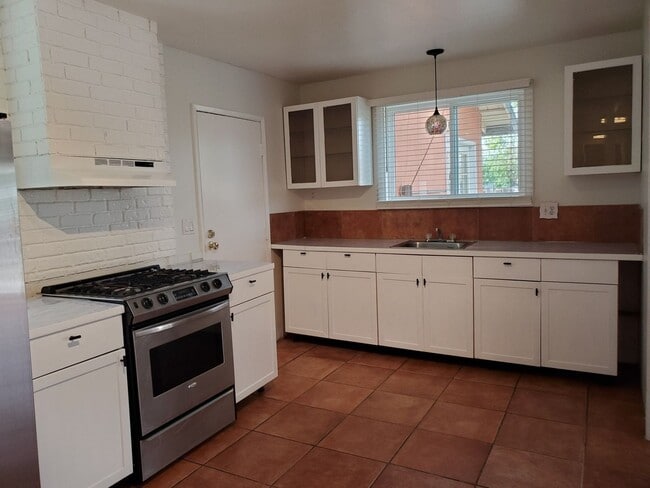 Building Photo - PRIVATE 3 bed/3 bath HOME + LARGE BONUS ROOM. NO OTHER UNITS ON PROPERTY.