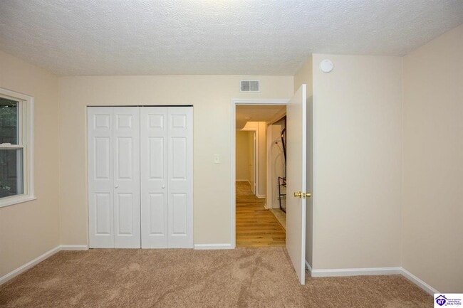 Building Photo - 244 Pinewood Dr