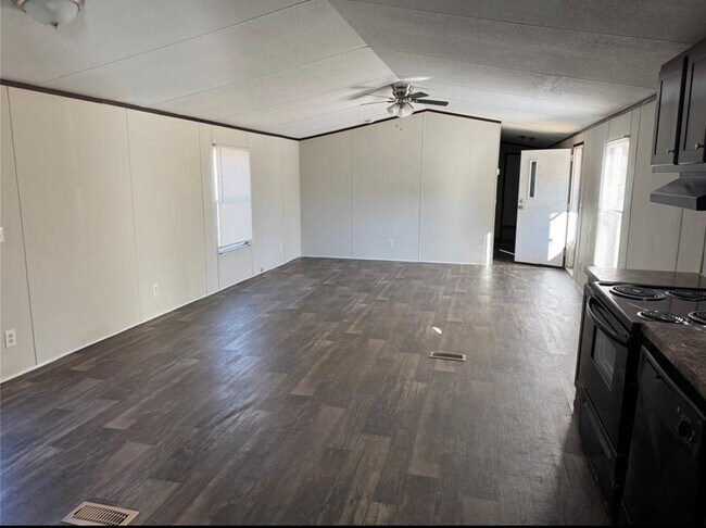 Building Photo - 511 County Rd 2218