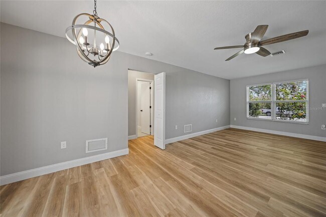 Building Photo - 2925 Magdalina Dr