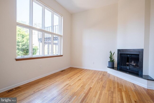 Primary Photo - 129 Catharine St