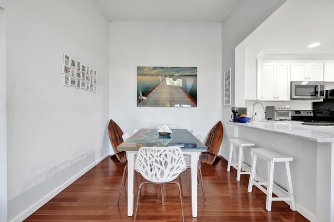 Building Photo - 1008 Green Pine Blvd