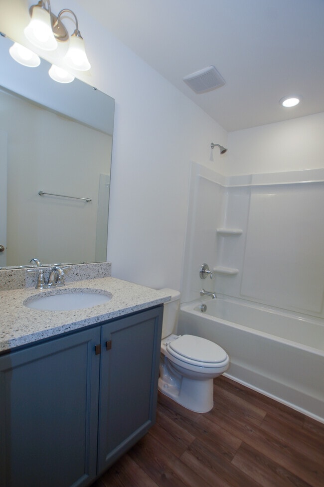 Building Photo - 206 Oakchest Ct