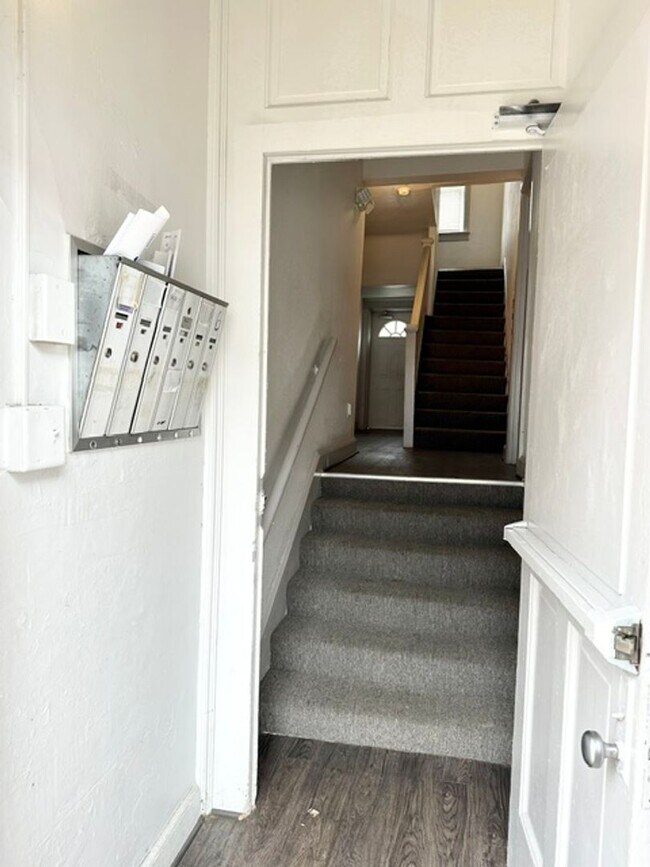 Building Photo - 1 Bedroom, Coin Laundry, Parking-York City SD