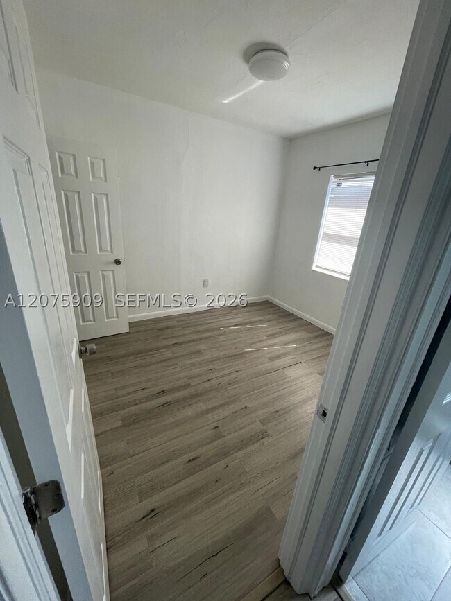 Building Photo - 11301 Peachtree Dr