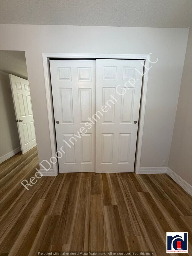 Building Photo - Renovated Spacious 2/2~w/All-in One Washer/Dryer & New AC~Deland