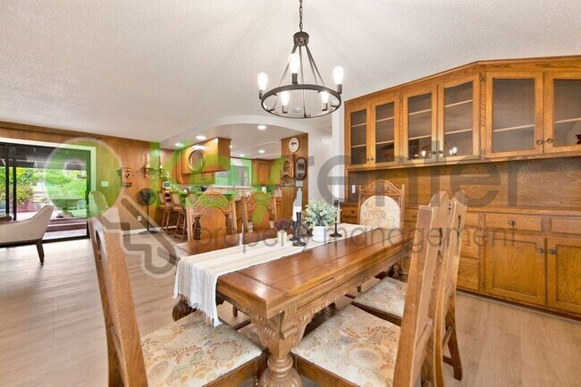 Building Photo - 9635 Oak Leaf Way