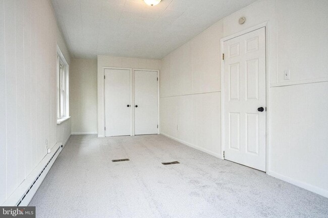 Building Photo - 383 Spruce St
