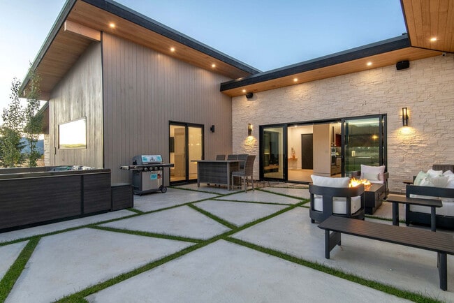 Building Photo - 779 Lucia Ln