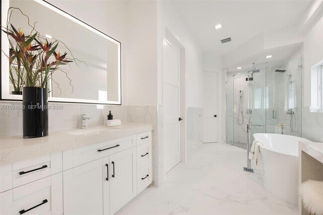 Building Photo - 6845 SW 52nd St