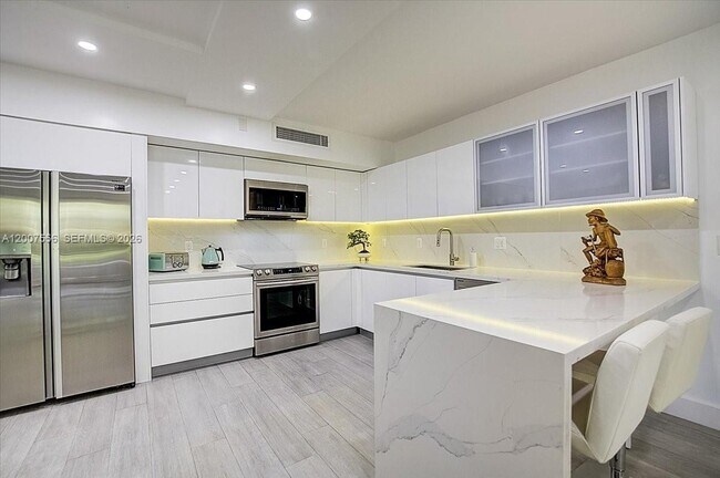 Building Photo - 276 Crandon Blvd