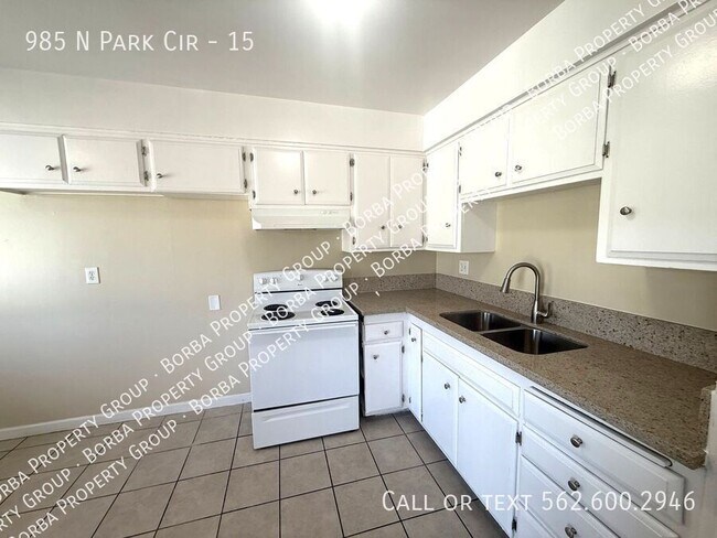 Building Photo - 985 N Pk Cir