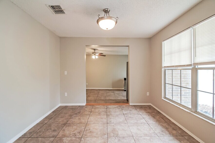 Building Photo - 8244 Yolanda Ct