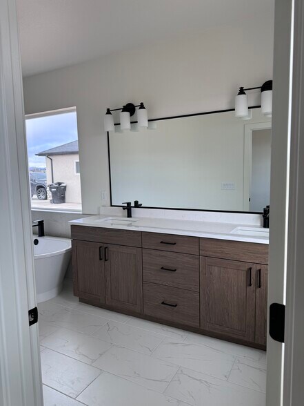 Master Vanity - 4404 W 300 N