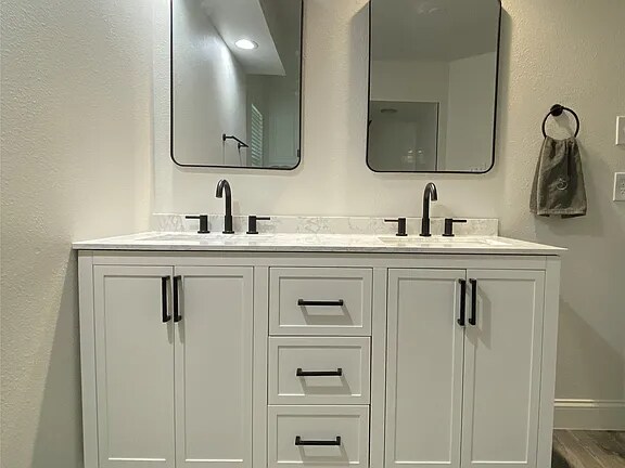 Building Photo - 1000 Forest Trail Ct