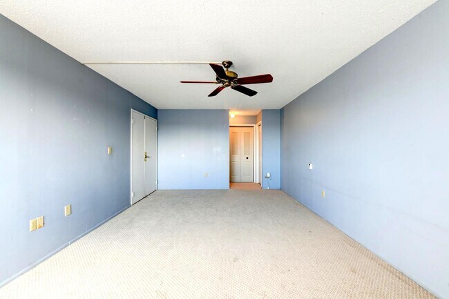 Building Photo - 232 Harmon Cove Tower