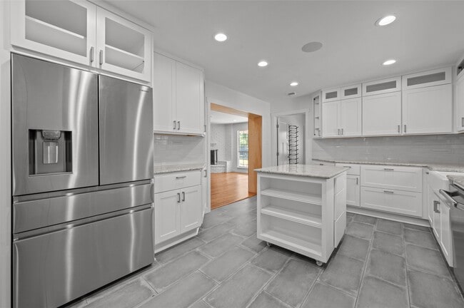 Building Photo - 4702 Bayou Vista Dr