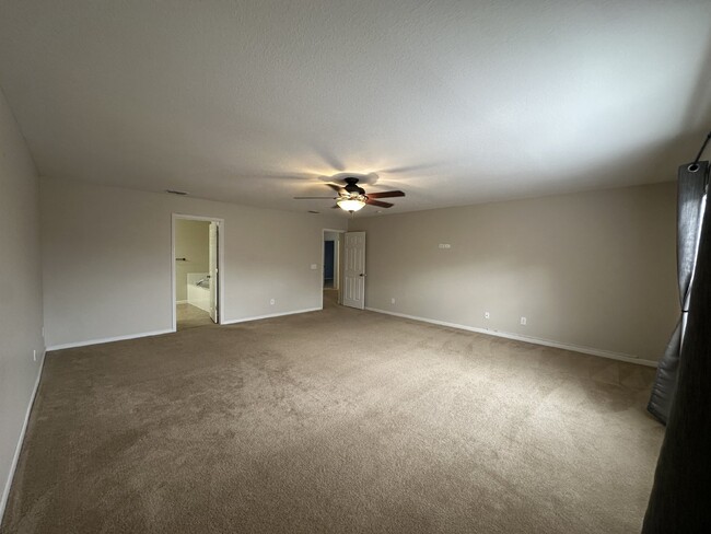 Building Photo - "Spacious 4-Bed, 3-Bath Haven close to L 3...