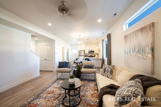 Building Photo - 3645 Verde Dr