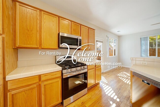 Building Photo - Beautiful Single Story Home In Double Diam...