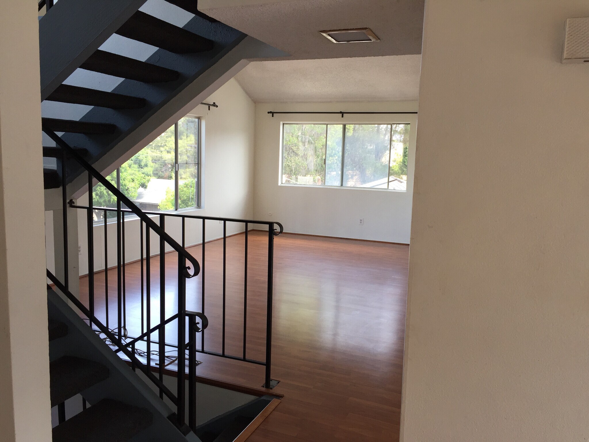 Building Photo - 5060 Leo St