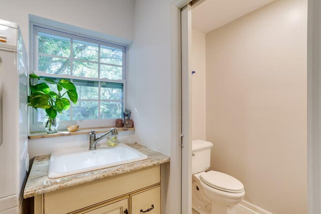 Building Photo - 12 S Arcturas Ave